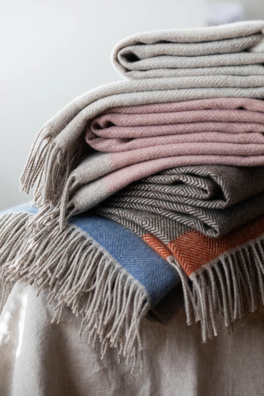 Rauha (Peace) Blanket Brown-Rust