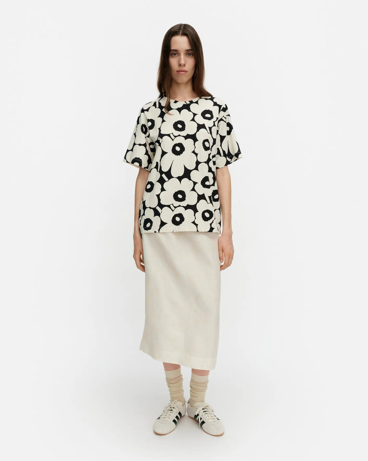 Tunnit Unikko T Shirt. Cream/black