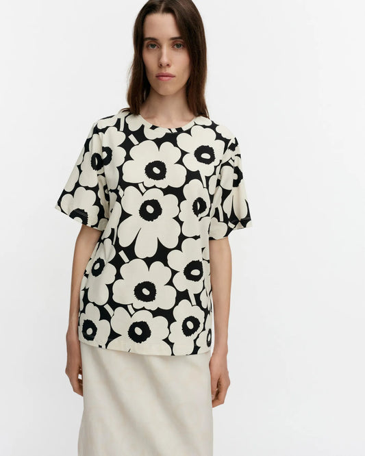 Tunnit Unikko T Shirt. Cream/black