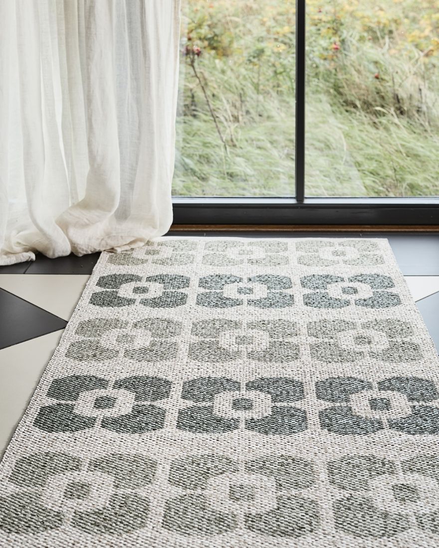 Florian Indoor/Outdoor Woven Plastic Mat – Sand