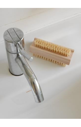 Keller Bürsten Stiff Nail Brush – Beechwood & Tampico Fiber