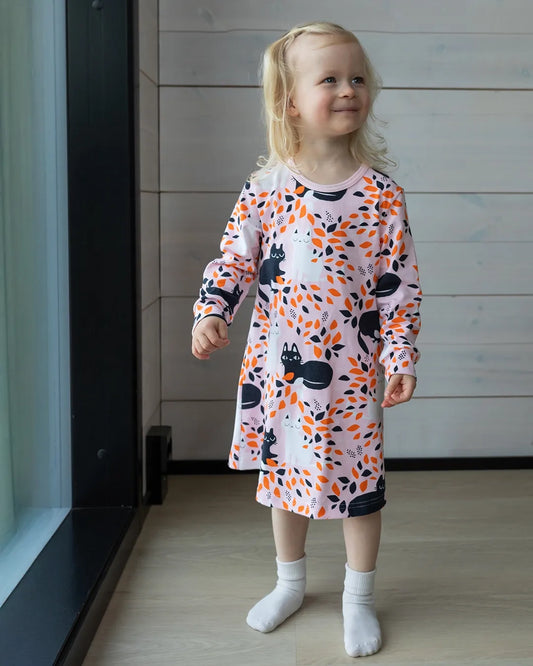 Paapii AAMU nightgown, hide and seek, soft pink and orange