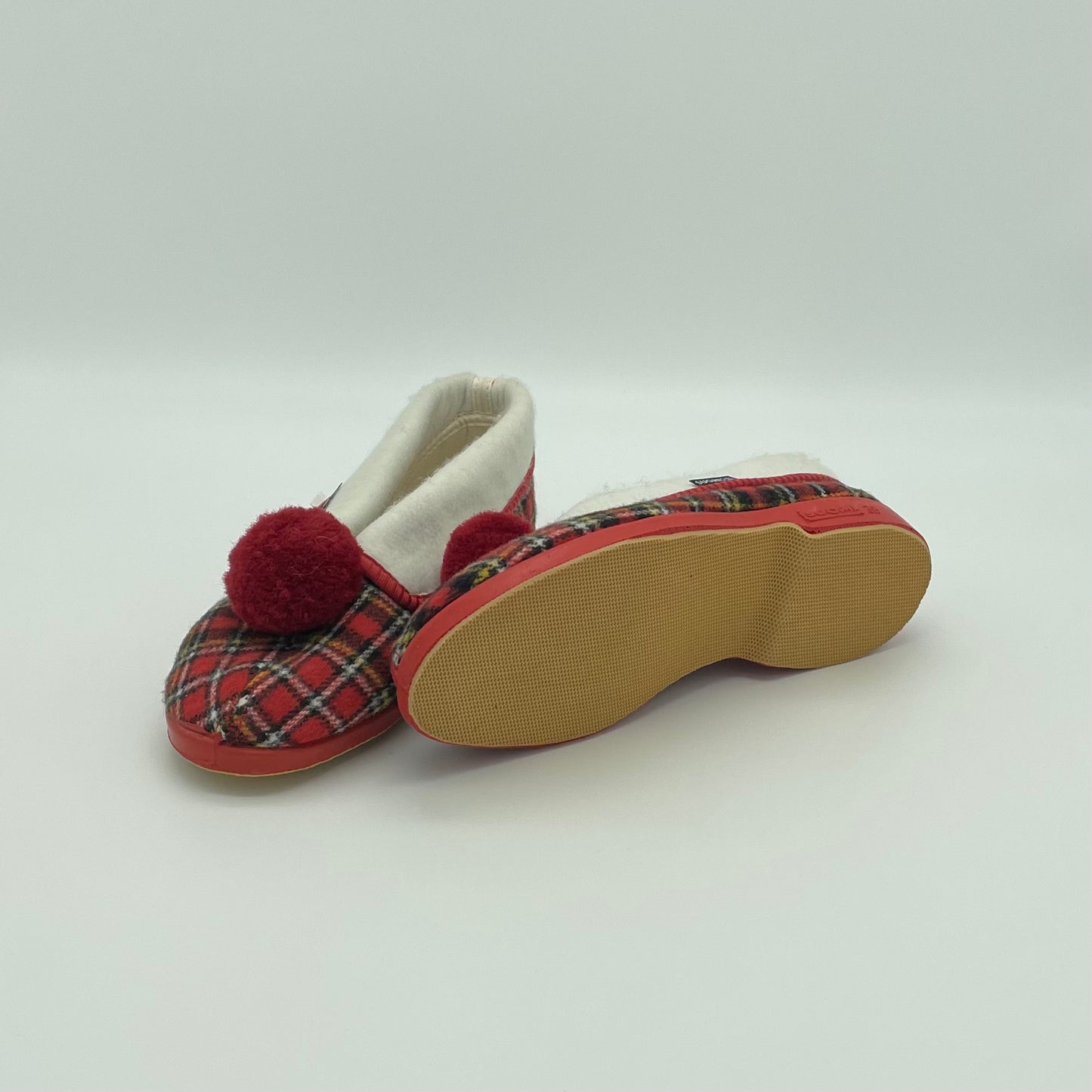 Reino and Aino Slippers - Red