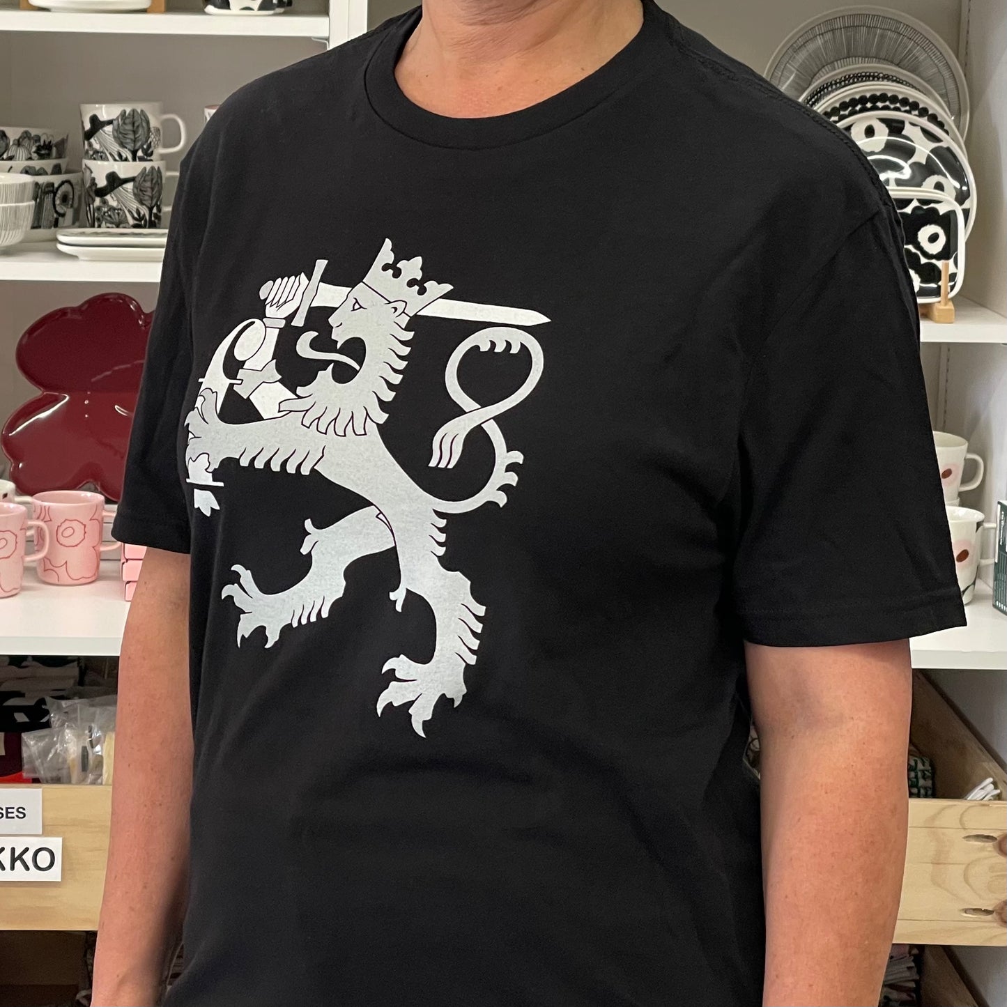 Suomi Lion Finnport T-Shirt – Designed by Nicholas Leppänen