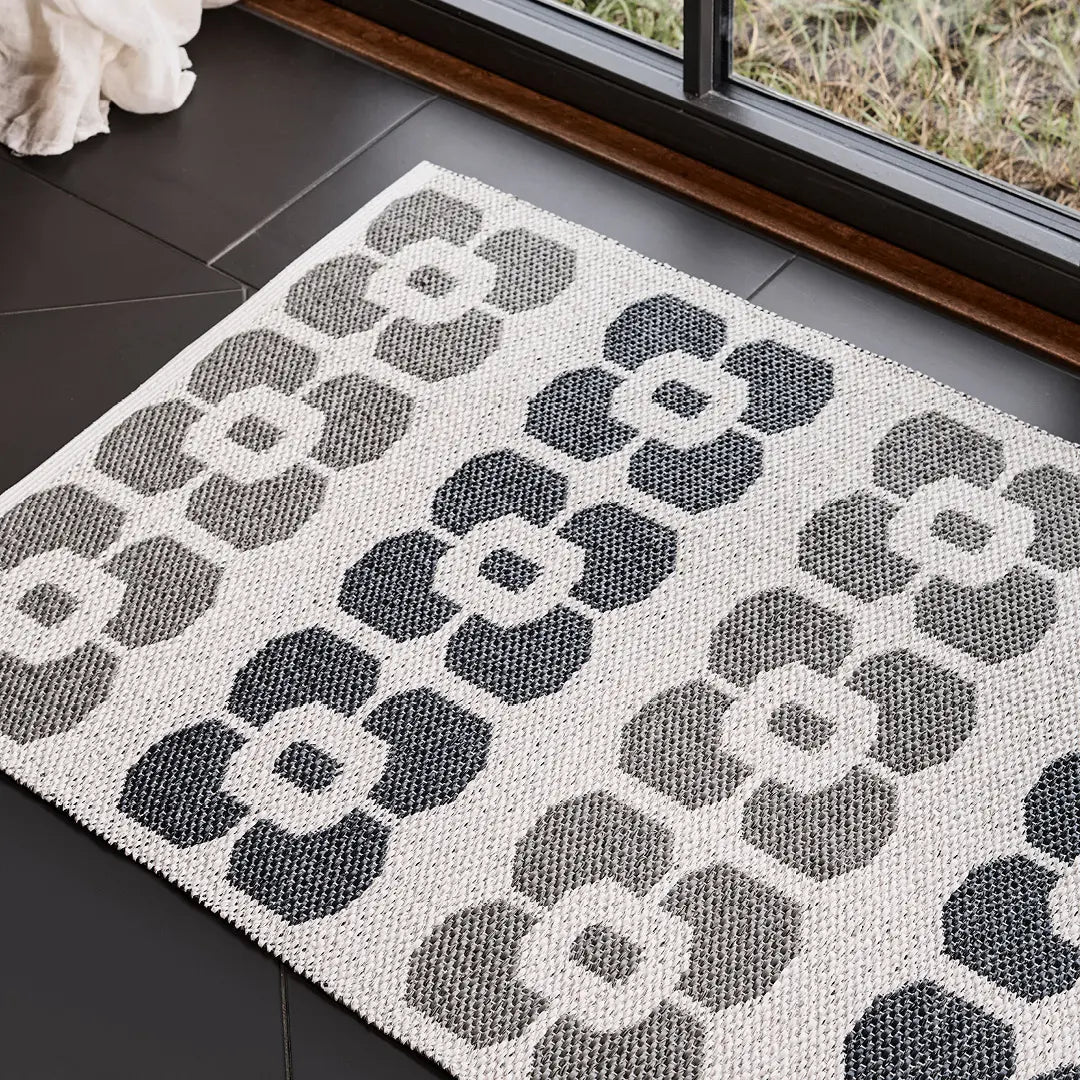 Florian Indoor/Outdoor Woven Plastic Mat – Sand