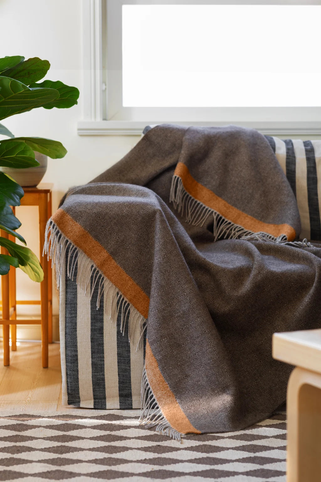 Rauha (Peace) Blanket Brown-Rust