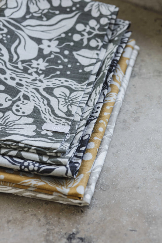 Äppelpäppel Tablerunner 42x140 cm - Asphalt